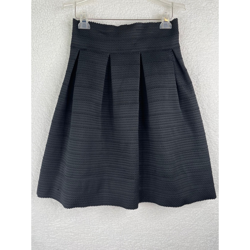 New York & Co Black Textured‎ Knit Pleated Skater Skirt Womens Medium High Rise
